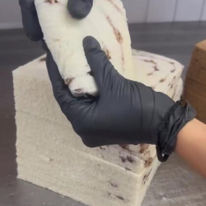 Pan de sandwich blanco o negro con nuez molde grande