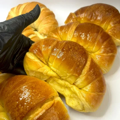 Medialunas grandes dulces x12 unidades